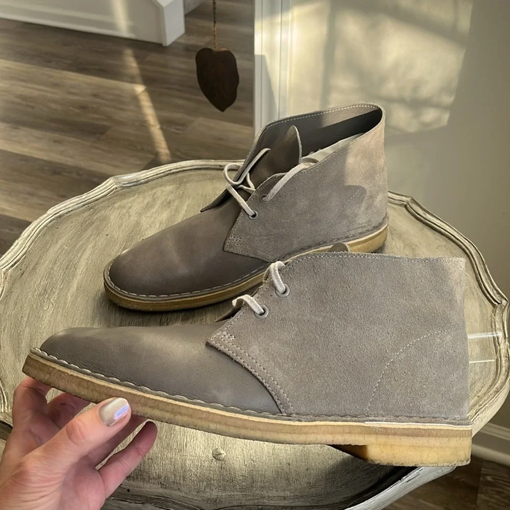 Clark’s gray suede leather chukka boots size 10
